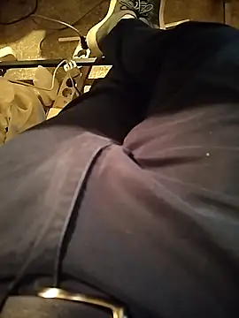 A man in public online show from 05/05/26, 01:19