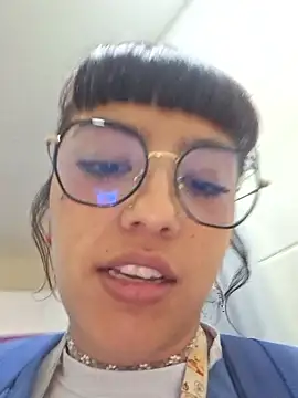 cute hollywood online show from 02/21/26, 06:31