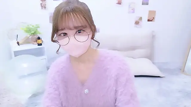 Snapshot of chihiro_ri chatting on 11/04/25, 12:43 chihiro ri online show from 11/04/25, 12:43