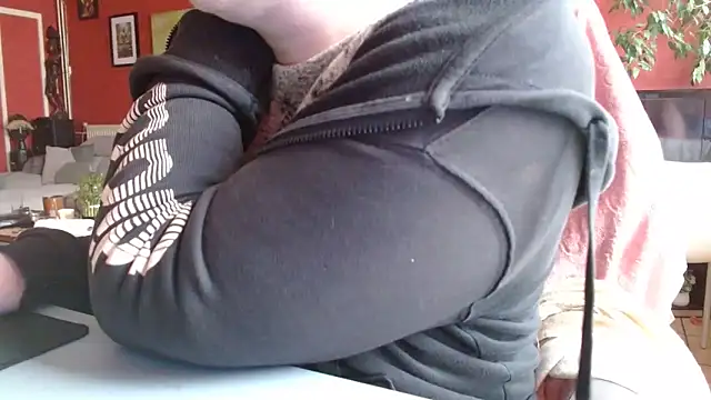 cruellaculdenfer67 online show from 04/02/26, 01:09