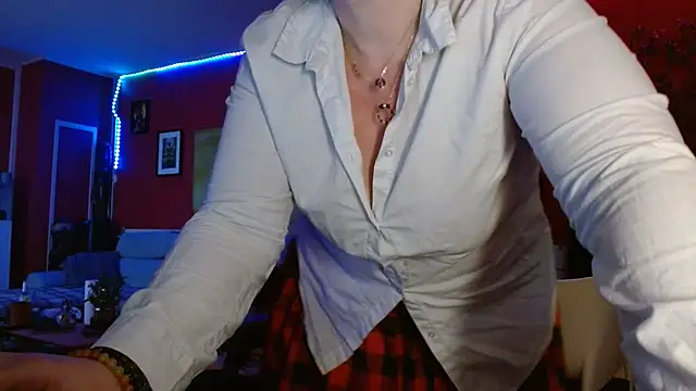 cruellaculdenfer67 online show from 04/07/26, 11:48