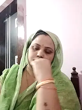 Snapshot of Kiyara7 chatting on 02/04/25, 03:11 Kiyara7 online show from 02/04/25, 03:11
