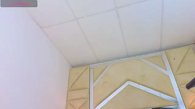 Tiphani walker  online show from 10/10/25, 01:59