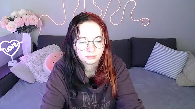 Mini Diva online show from 11/16/25, 09:04