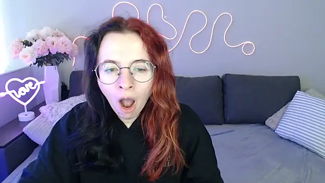 Mini Diva online show from 11/22/25, 09:08