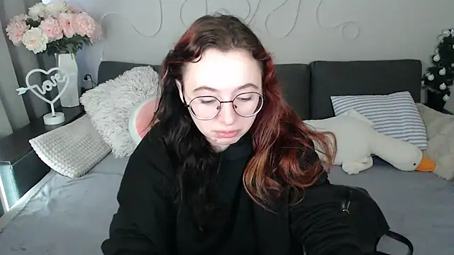 Mini Diva online show from 04/15/26, 08:10