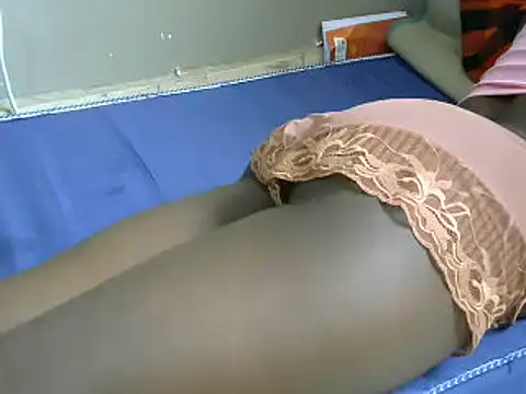 Snapshot of queen_sessely12 chatting on 02/15/25, 11:06 queen sessely12 online show from 02/15/25, 11:06