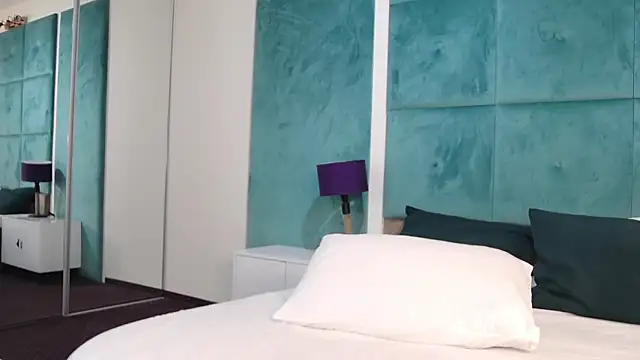 BriannaHart online show from 01/30/25, 10:29