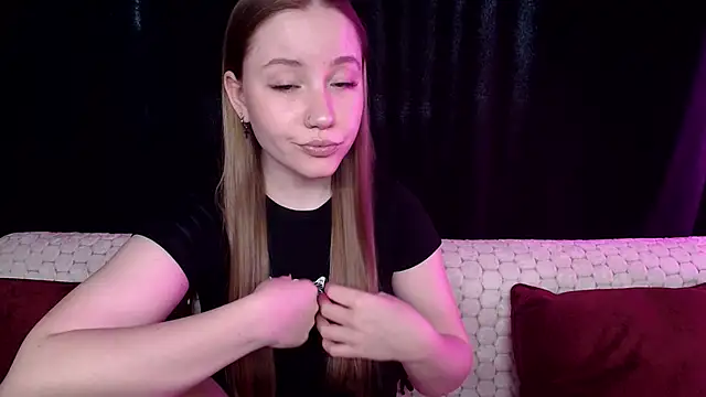 Snapshot of SindiWatsoon chatting on 01/12/25, 12:01 SindiWatsoon online show from 01/12/25, 12:01