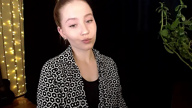 Snapshot of SindiWatsoon chatting on 10/29/25, 12:29 SindiWatsoon online show from 10/29/25, 12:29