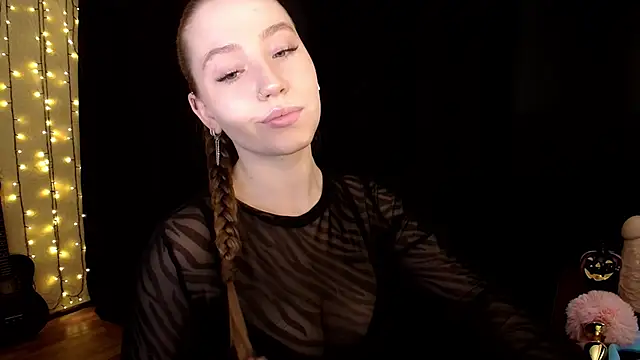 Snapshot of SindiWatsoon chatting on 10/31/25, 12:28 SindiWatsoon online show from 10/31/25, 12:28