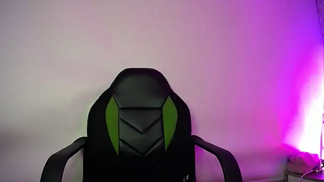 luly pink online show from 09/11/25, 03:50