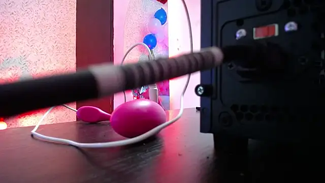 luly pink online show from 10/03/25, 03:47