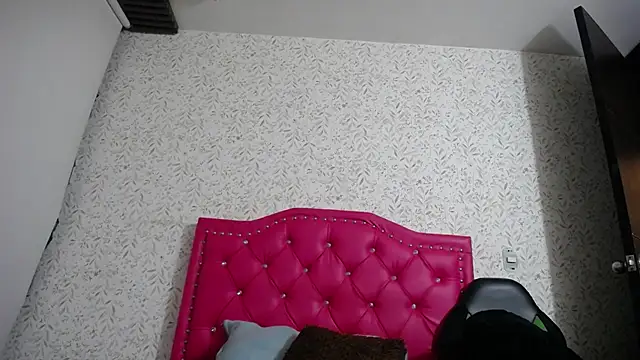 luly pink online show from 10/14/25, 03:29