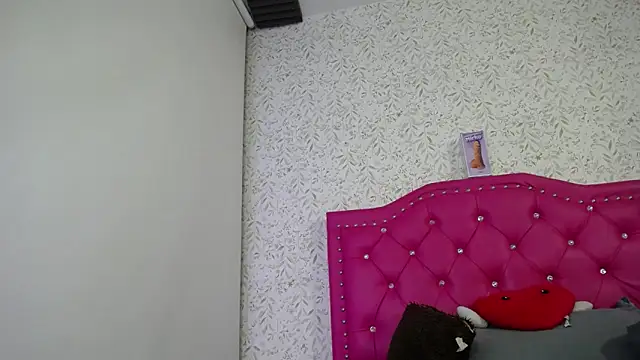 luly pink online show from 10/23/25, 04:12