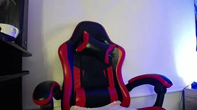 luly pink online show from 11/05/25, 04:01