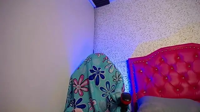 luly pink online show from 03/17/26, 04:06