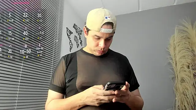 Latin boy surprisee online show from 11/21/25, 01:04