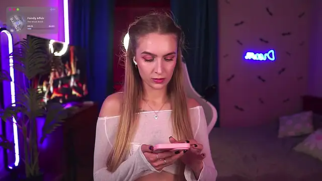 Kamila icee online show from 10/25/25, 07:19