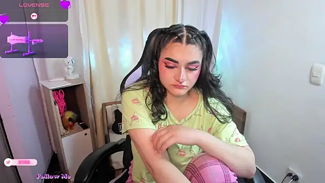 setzuna  online show from 10/04/25, 11:47