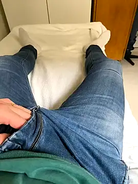 Snapshot of onbifeet chatting on 02/27/25, 01:17 onbifeet online show from 02/27/25, 01:17