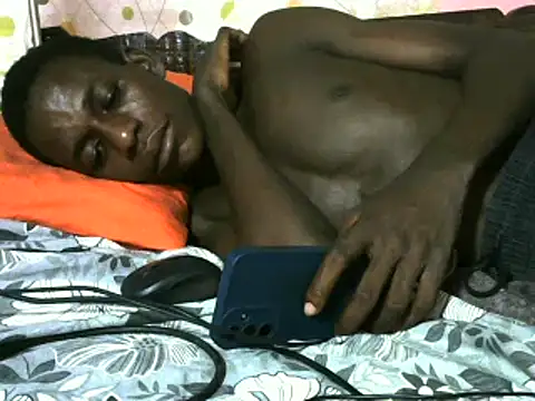 Snapshot of Bigras0011 chatting on 02/06/25, 12:54 Bigras0011 online show from 02/06/25, 12:54