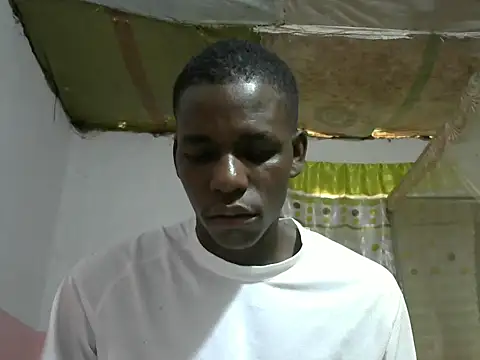 Snapshot of Bigras0011 chatting on 09/20/25, 04:24 Bigras0011 online show from 09/20/25, 04:24