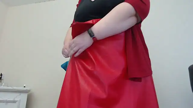 Snapshot of MilfGina chatting on 02/05/25, 03:52 MilfGina online show from 02/05/25, 03:52