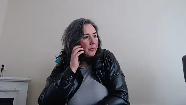 Snapshot of MilfGina chatting on 02/25/25, 12:55 MilfGina online show from 02/25/25, 12:55