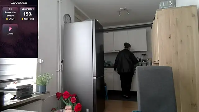 Snapshot of MilfGina chatting on 09/16/25, 08:04 MilfGina online show from 09/16/25, 08:04