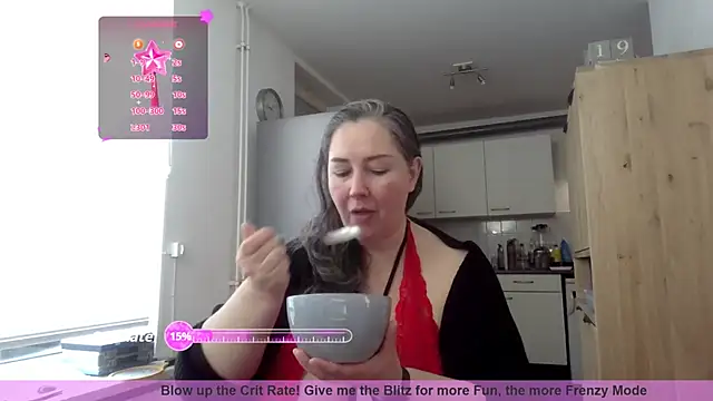 Snapshot of MilfGina chatting on 11/20/25, 08:47 MilfGina online show from 11/20/25, 08:47