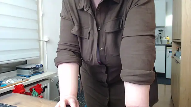 Snapshot of MilfGina chatting on 01/13/26, 09:09 MilfGina online show from 01/13/26, 09:09