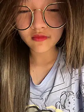 Krixxi22 online show from 12/05/25, 03:52