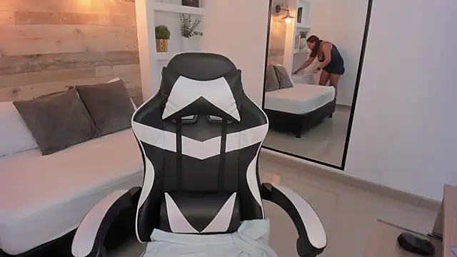 zoe danae  online show from 02/11/26, 12:32