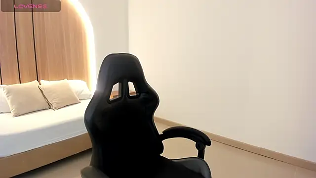 zoe danae  online show from 03/19/26, 12:20