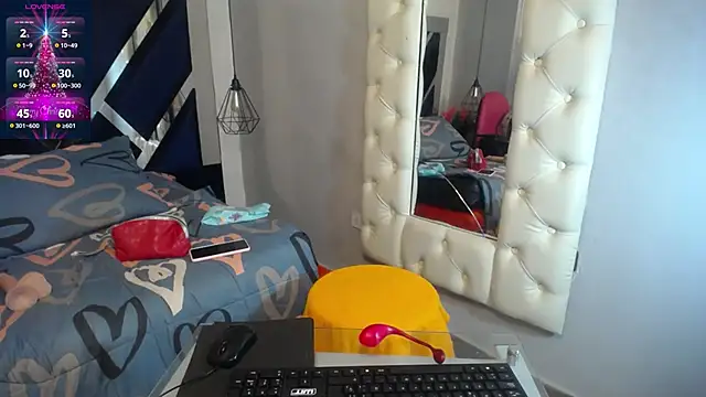 Snapshot of maissa-luvv chatting on 12/13/24, 09:52 maissa-luvv online show from 12/13/24, 09:52