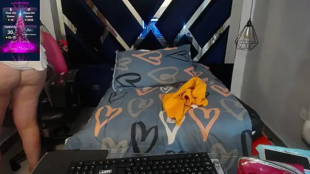 Snapshot of maissa-luvv chatting on 12/16/24, 06:05 maissa-luvv online show from 12/16/24, 06:05