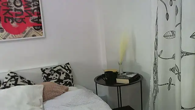 Snapshot of LuanaDess chatting on 12/18/24, 09:29 LuanaDess online show from 12/18/24, 09:29