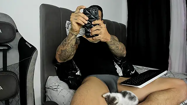 Aron Dark online show from 01/08/25, 01:09