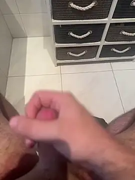 Deralboaus01 online show from 04/20/26, 02:42