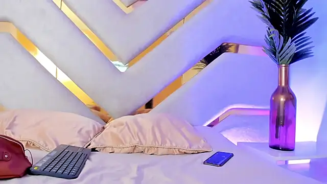 AilynMiller online show from 12/04/24, 06:17