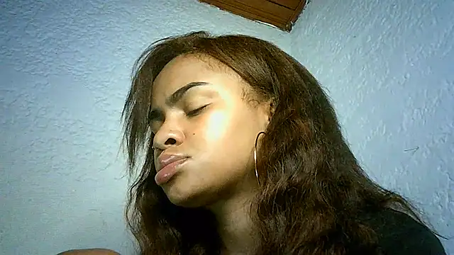 Snapshot of Bellabeltrann chatting on 01/05/25, 01:36 Bellabeltrann online show from 01/05/25, 01:36