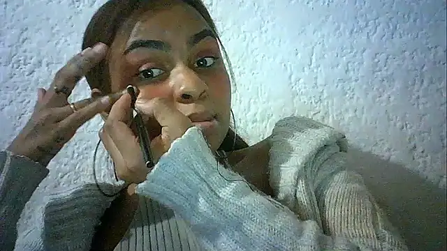 Snapshot of Bellabeltrann chatting on 12/22/25, 11:40 Bellabeltrann online show from 12/22/25, 11:40