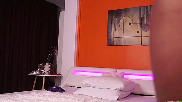 LovingBlondie online show from 10/30/25, 04:41