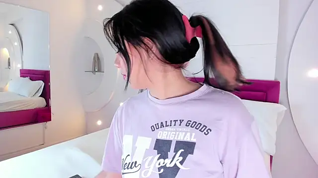 AliceHanz online show from 02/23/25, 04:17