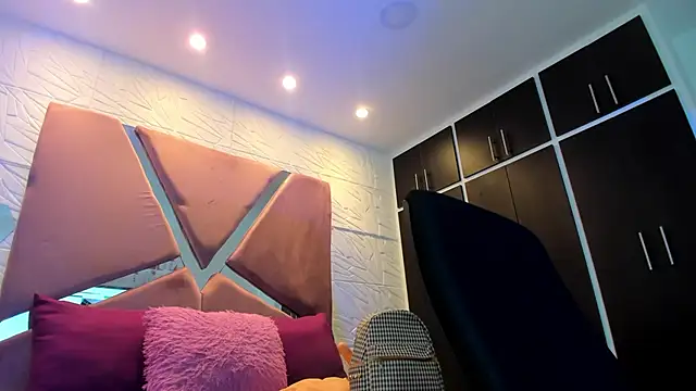 Charlotte Ice1 online show from 01/13/25, 05:55