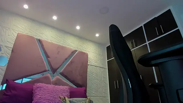 Charlotte Ice1 online show from 02/26/25, 03:19