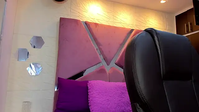 Charlotte Ice1 online show from 11/07/25, 04:29