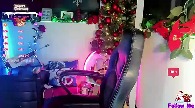 Snapshot of mariana_scott__ chatting on 12/22/24, 12:07 mariana scott   online show from 12/22/24, 12:07