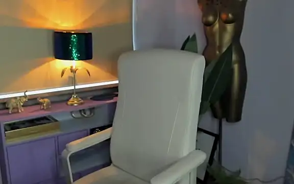 Snapshot of sarah_perfect chatting on 10/05/25, 01:53 sarah perfect online show from 10/05/25, 01:53